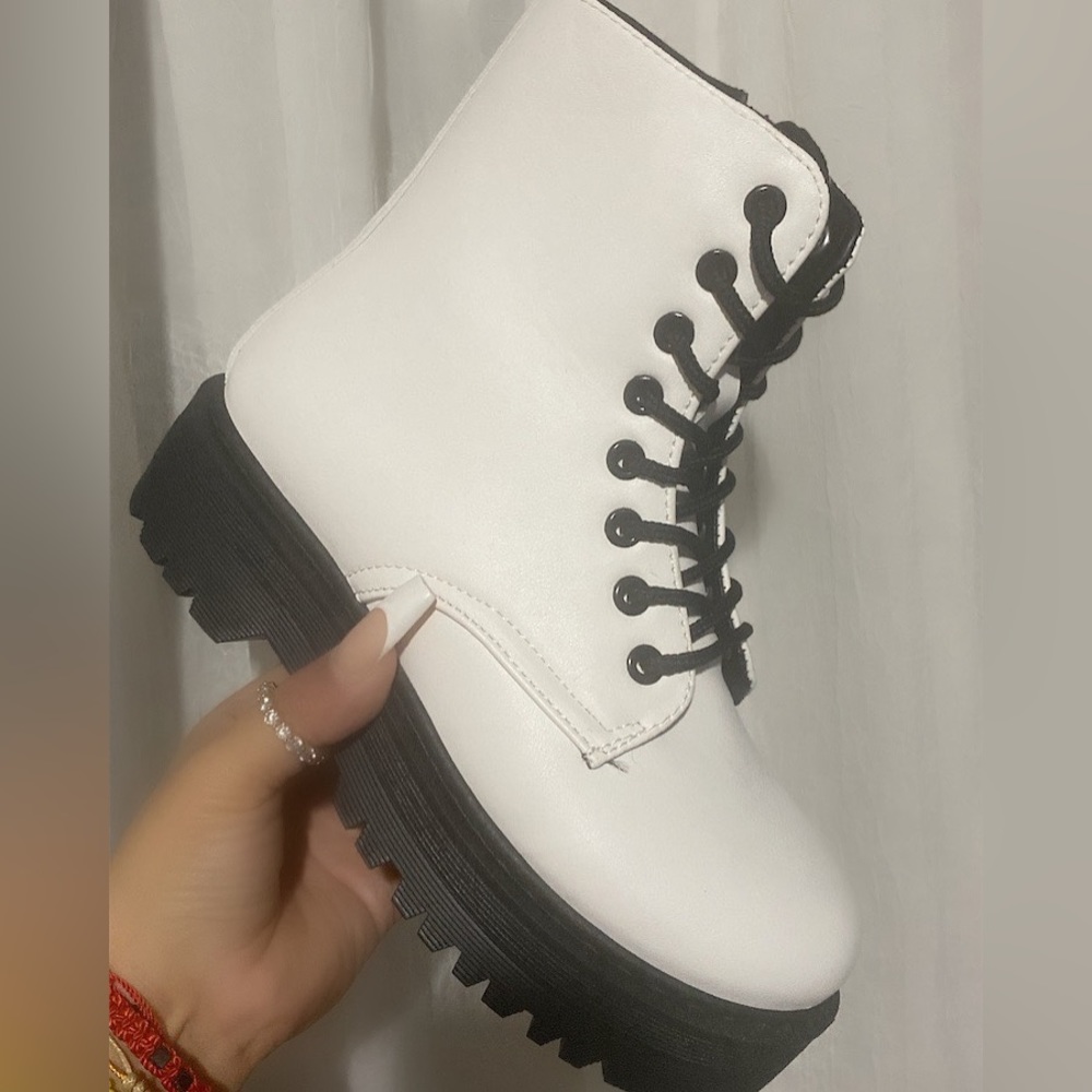 NEW ! WHITE LACE UP COMBAT BOOTS